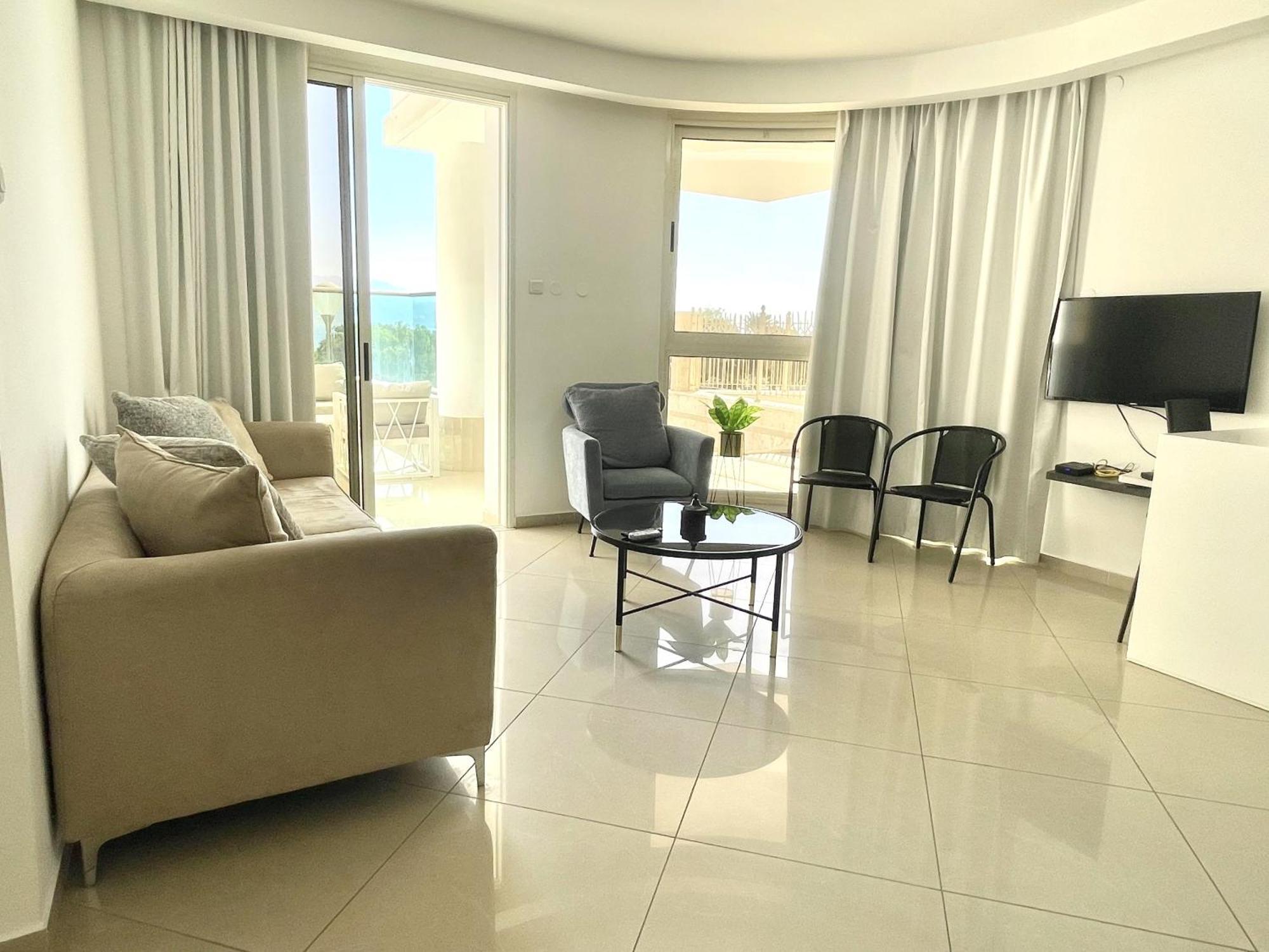 Stylish 3br Golf Apartment
